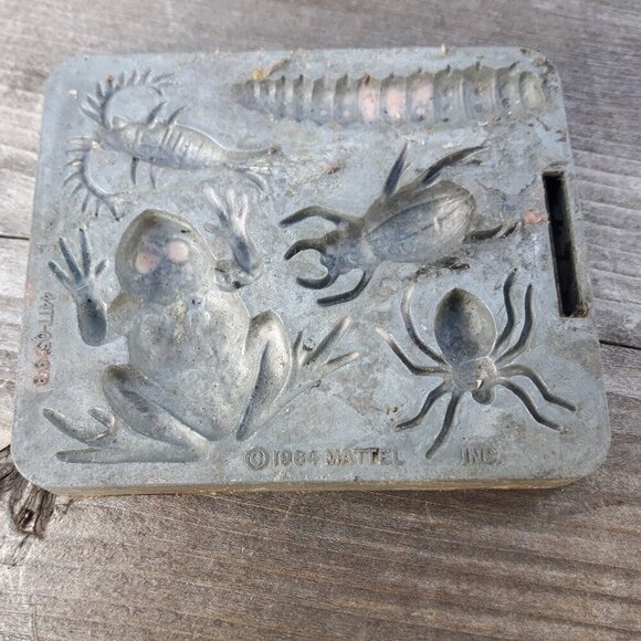 Mattel Creepy Crawlers 1964 1st Thingmaker Toy BUG MOLD PLATE FROG SPIDER - Picture 1 of 3